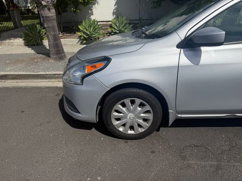 Used 2015 Nissan Versa SV image 2