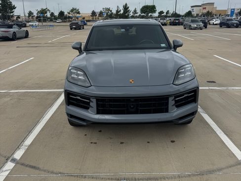 Used 2024 Porsche Cayenne AWD/4WD image 8