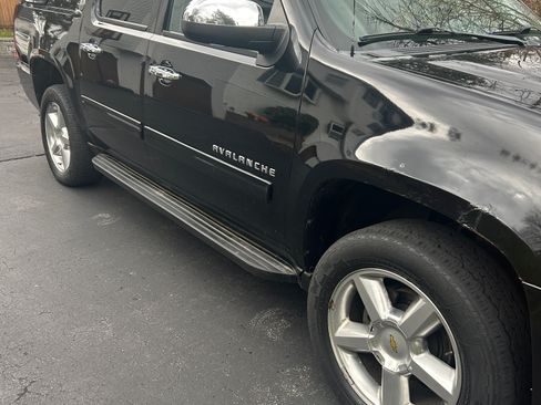 Used 2013 Chevrolet Avalanche LS w/ All-Star Edition image 8