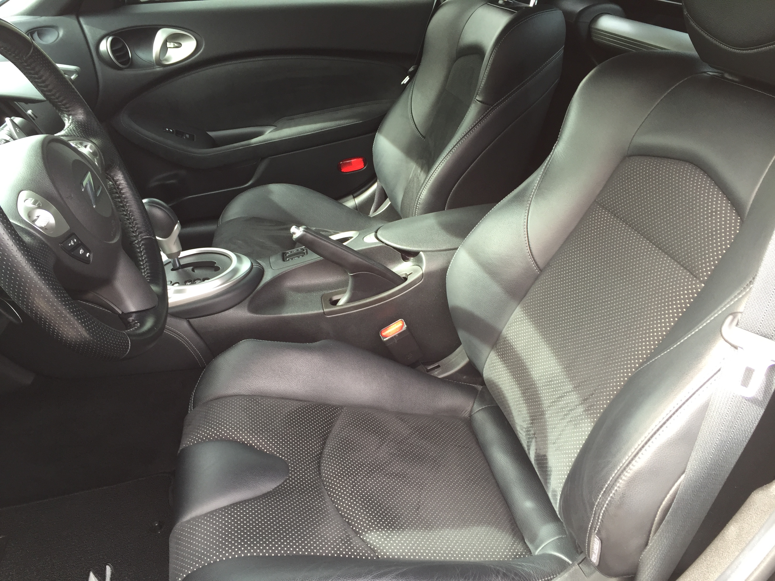 Used 2014 Nissan 370Z Touring w/ Sport Package RWD image 9
