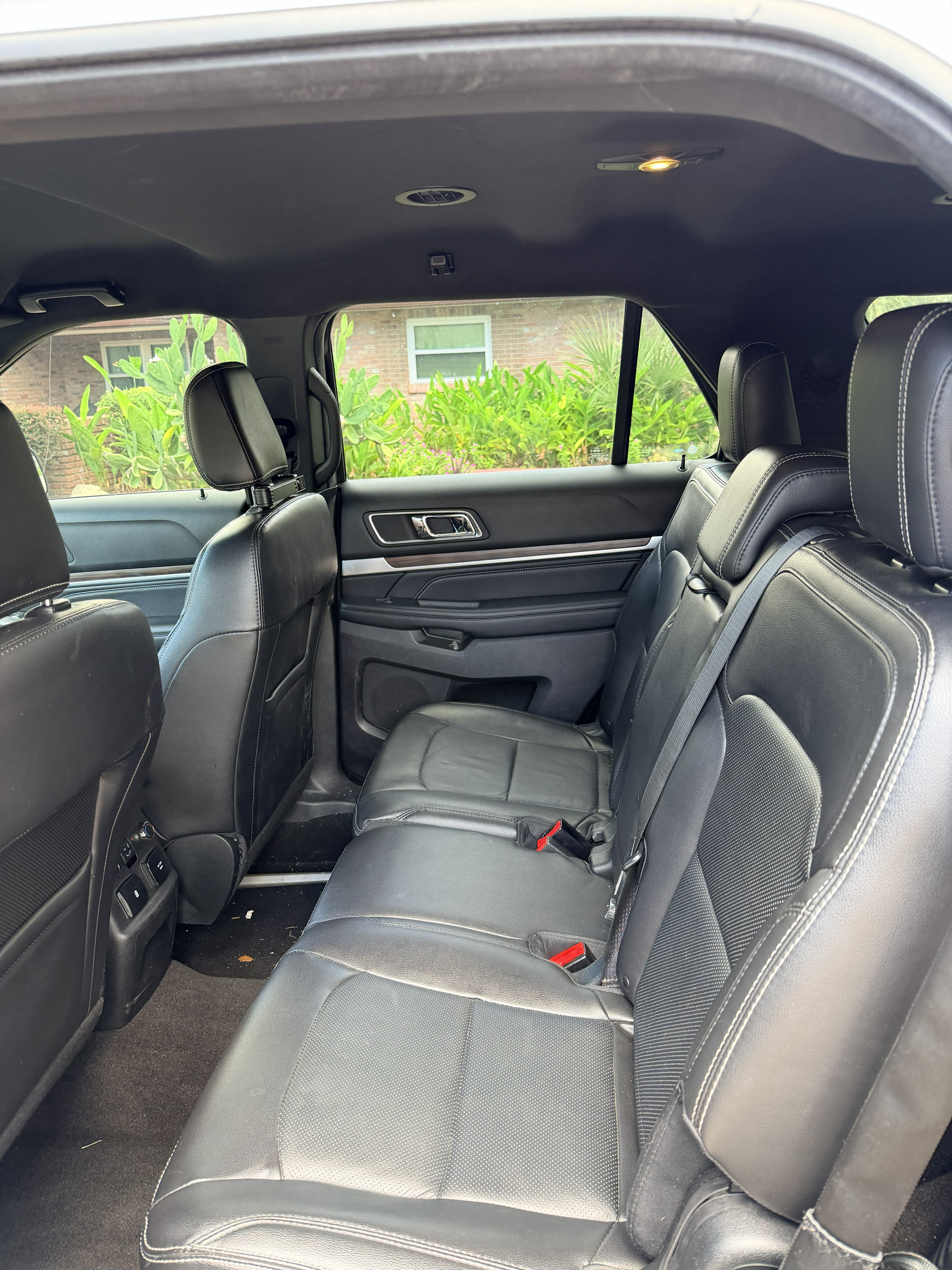 Used 2018 Ford Explorer Limited w/ Equipment Group 301A FWD image 10