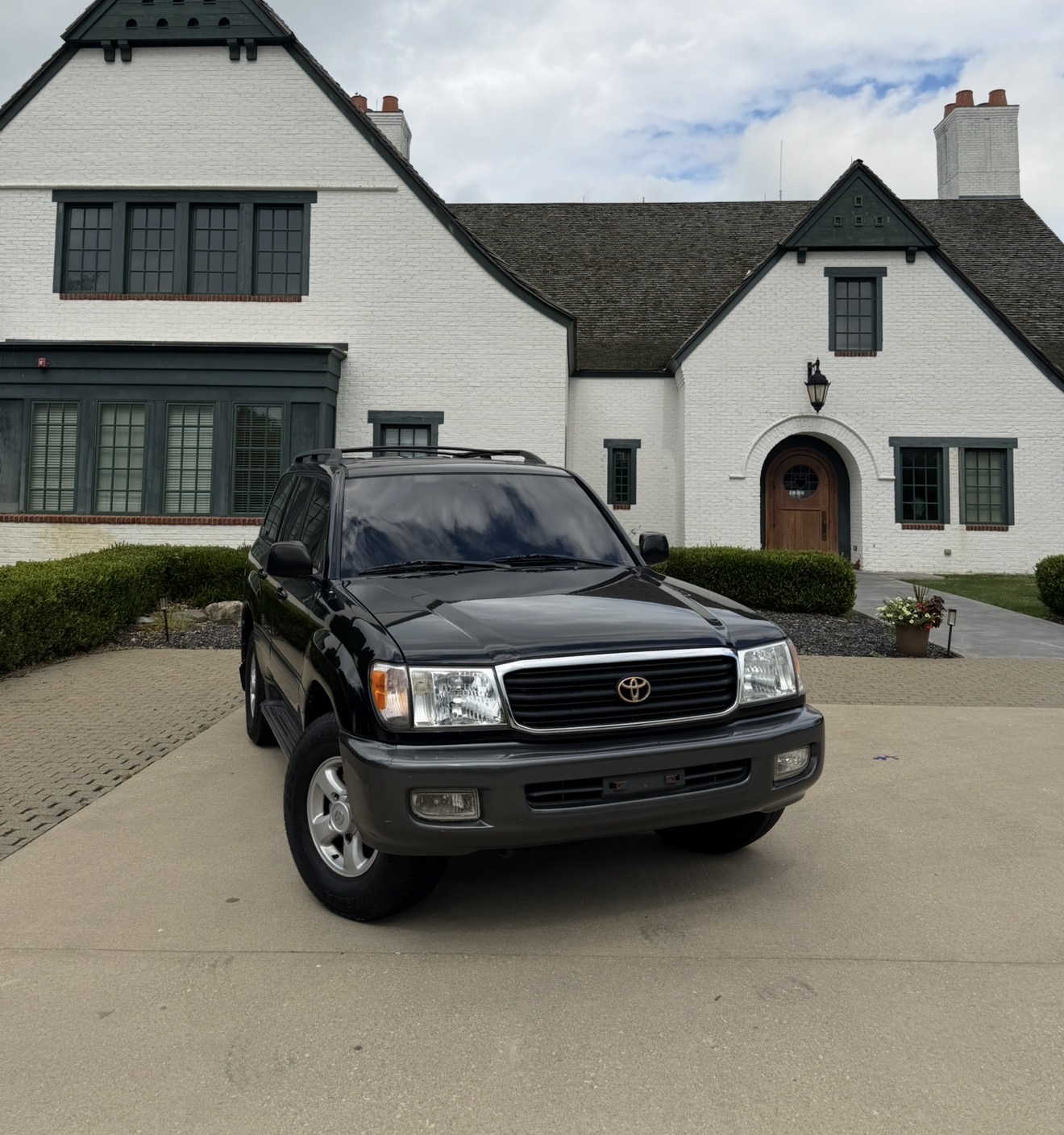 Used 1998 Toyota Land Cruiser w/ Leather Trim Pkg AWD/4WD image 1