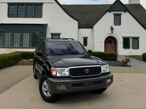 Used 1998 Toyota Land Cruiser w/ Leather Trim Pkg AWD/4WD image 1