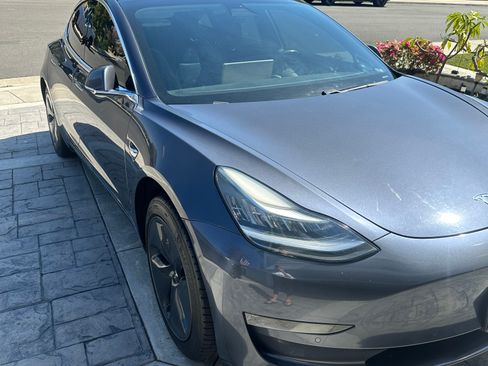 Used 2019 Tesla Model 3 Standard Range Plus image 2