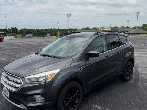 Used 2018 Ford Escape SE FWD image 8