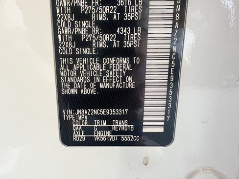 Used 2014 INFINITI QX80 4WD w/ Deluxe Touring Package image 32