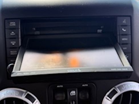 Used 2015 Jeep Wrangler Unlimited Rubicon w/ Dual Top Group image 15