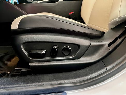 Used 2024 Lexus ES 300h F Sport image 25