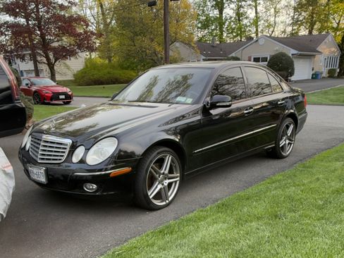 Used 2009 Mercedes-Benz E 350 4MATIC Sedan image 1