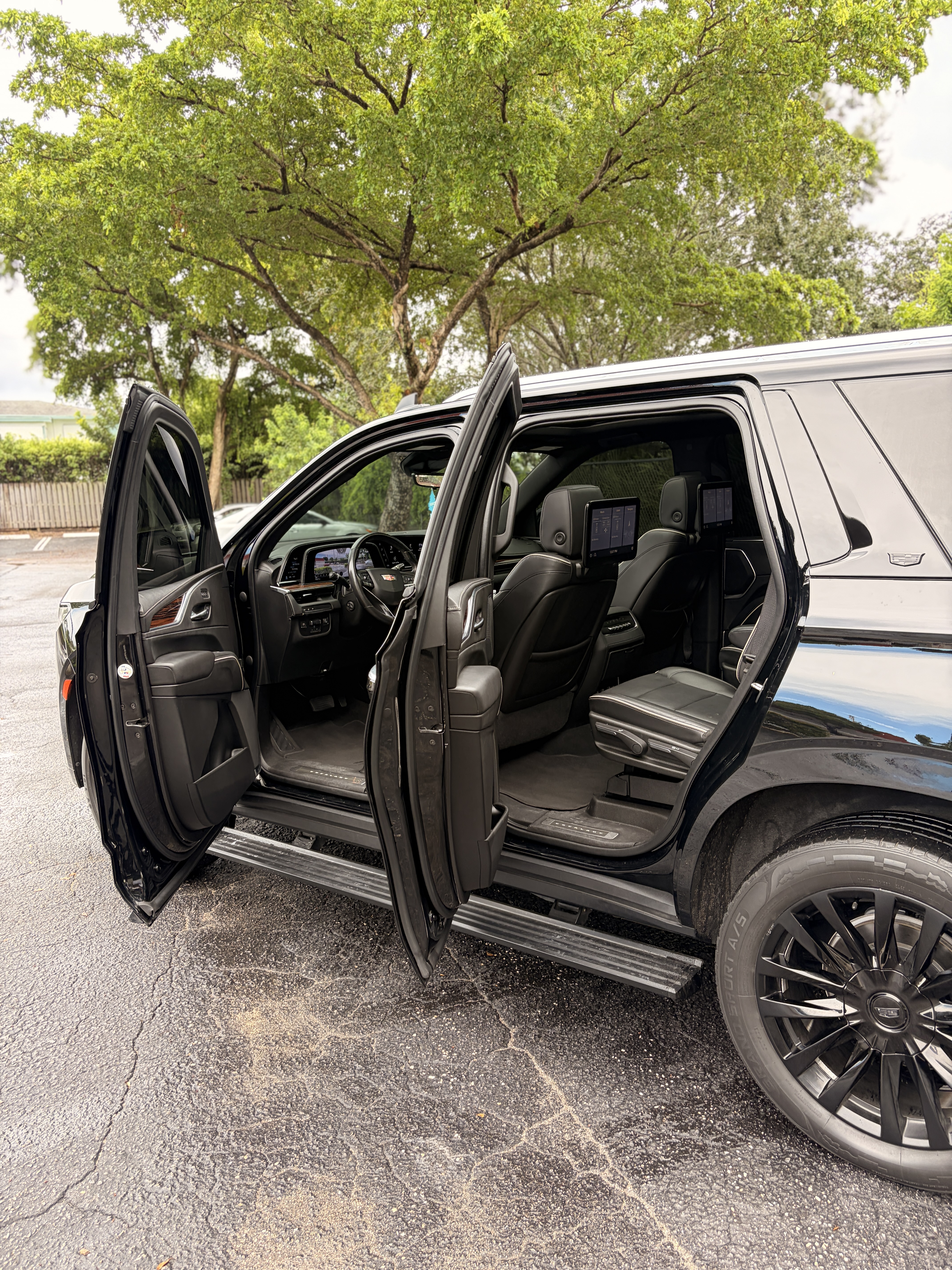 Used 2021 Cadillac Escalade Premium Luxury w/ Driver Assist Tech Package RWD image 4