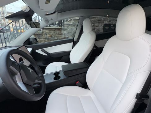 Used 2022 Tesla Model Y Performance image 24