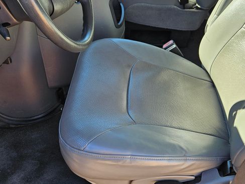 Used 2005 Ford E-250 and Econoline 250 Extended image 9