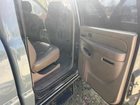 Used 2007 Chevrolet Silverado 2500 LT w/ Heavy-Duty Power Package image 16