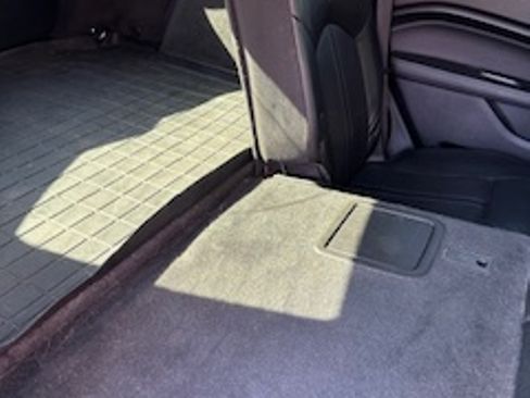 Used 2012 Cadillac SRX Luxury image 16