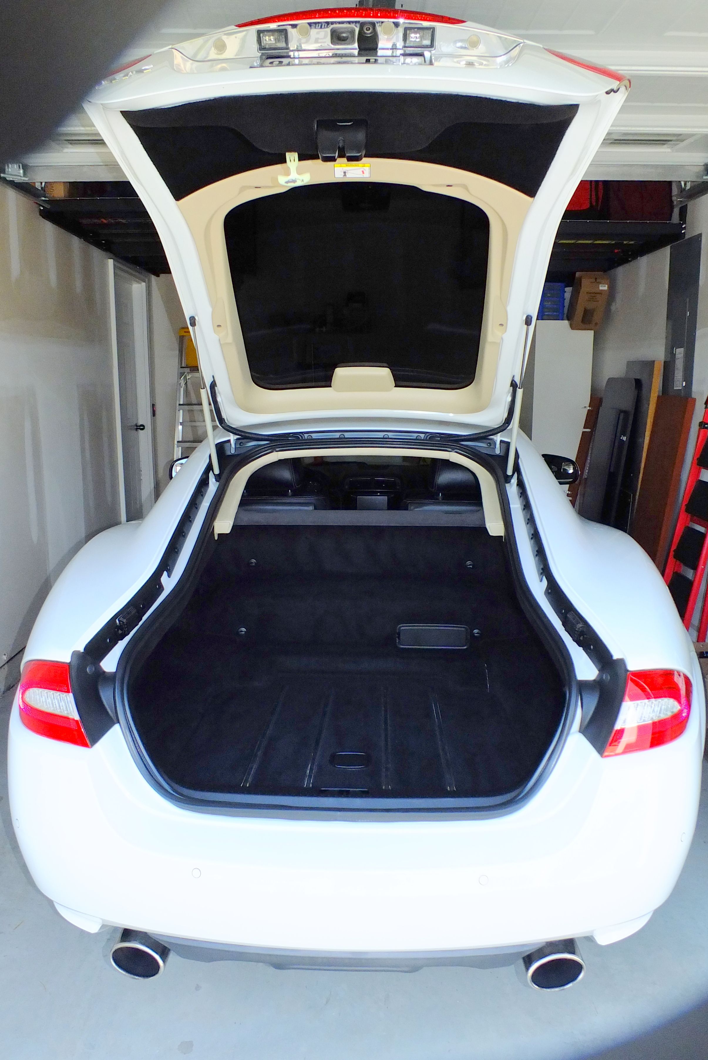 Used 2013 Jaguar XK Coupe RWD image 10