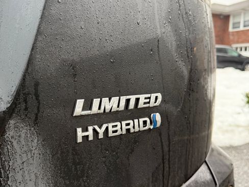 Used 2016 Toyota RAV4 Limited image 9