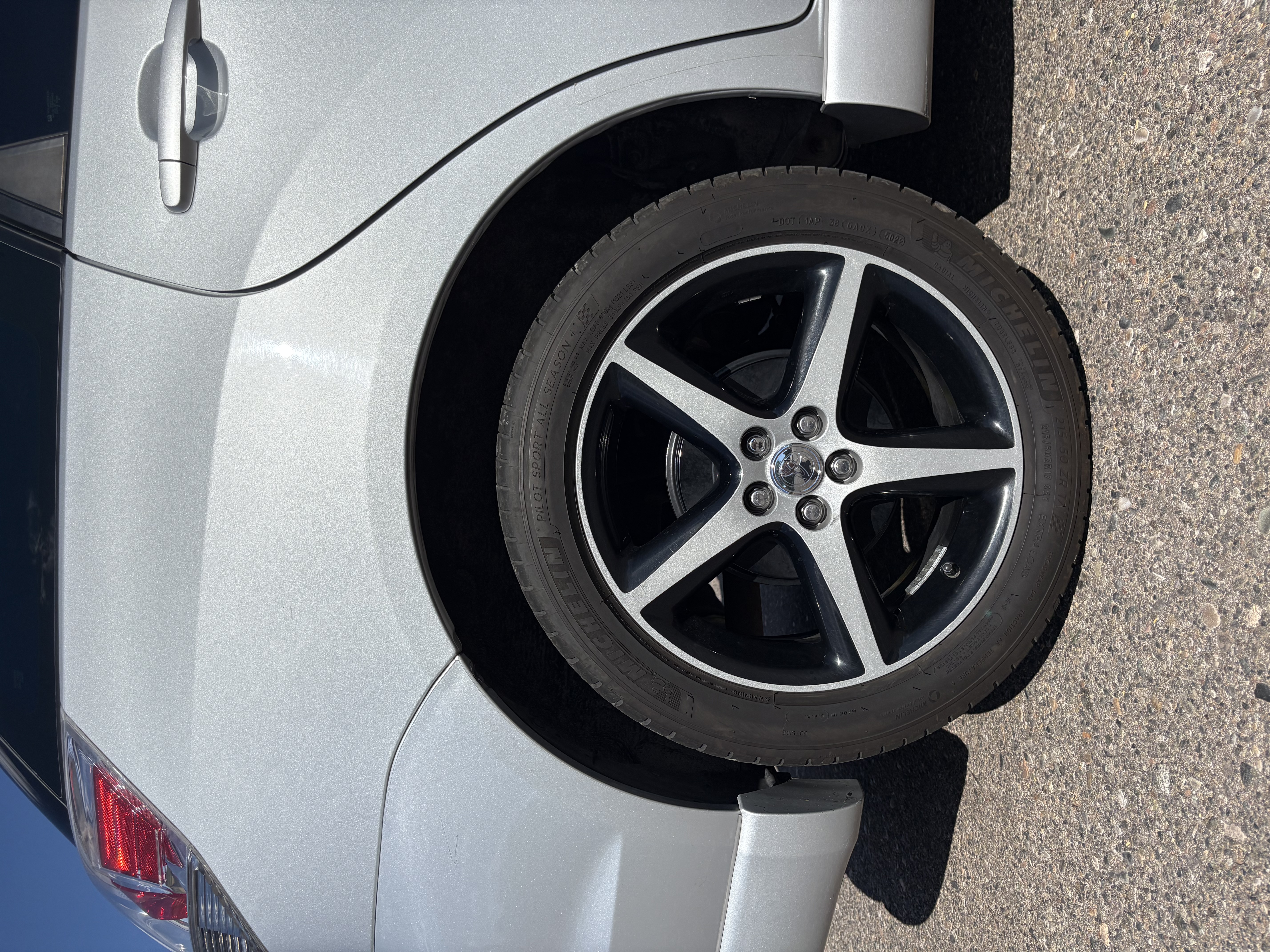 Used 2007 Toyota Matrix XR FWD image 1