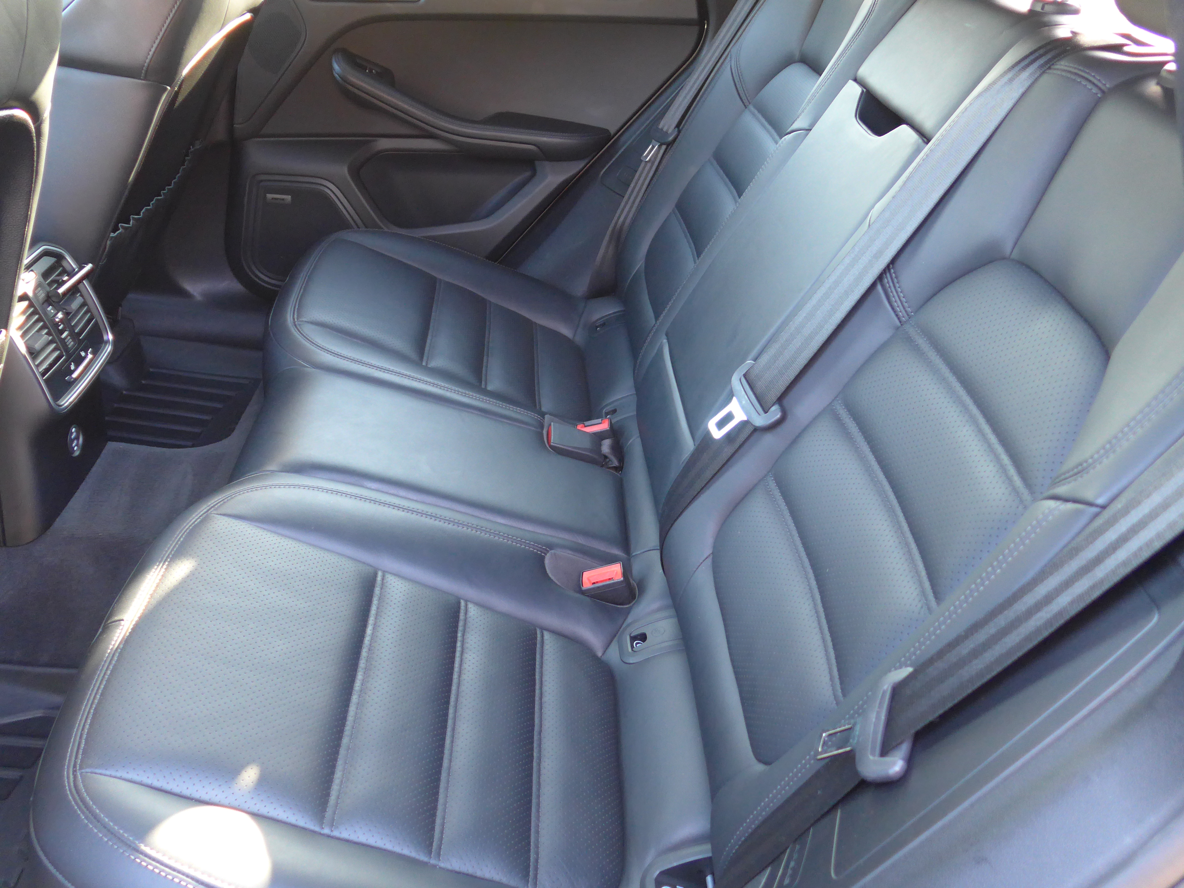 Used 2020 Porsche Macan S AWD/4WD image 23