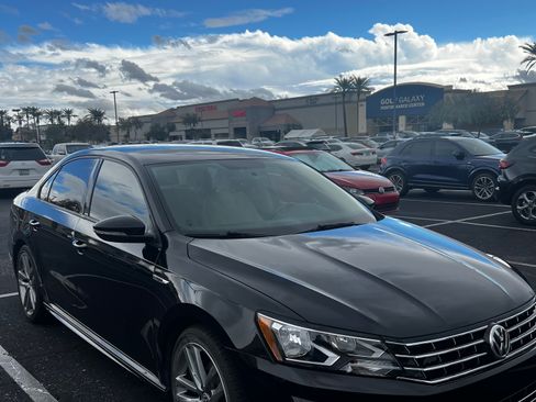 Used 2018 Volkswagen Passat 2.0T R-Line image 1