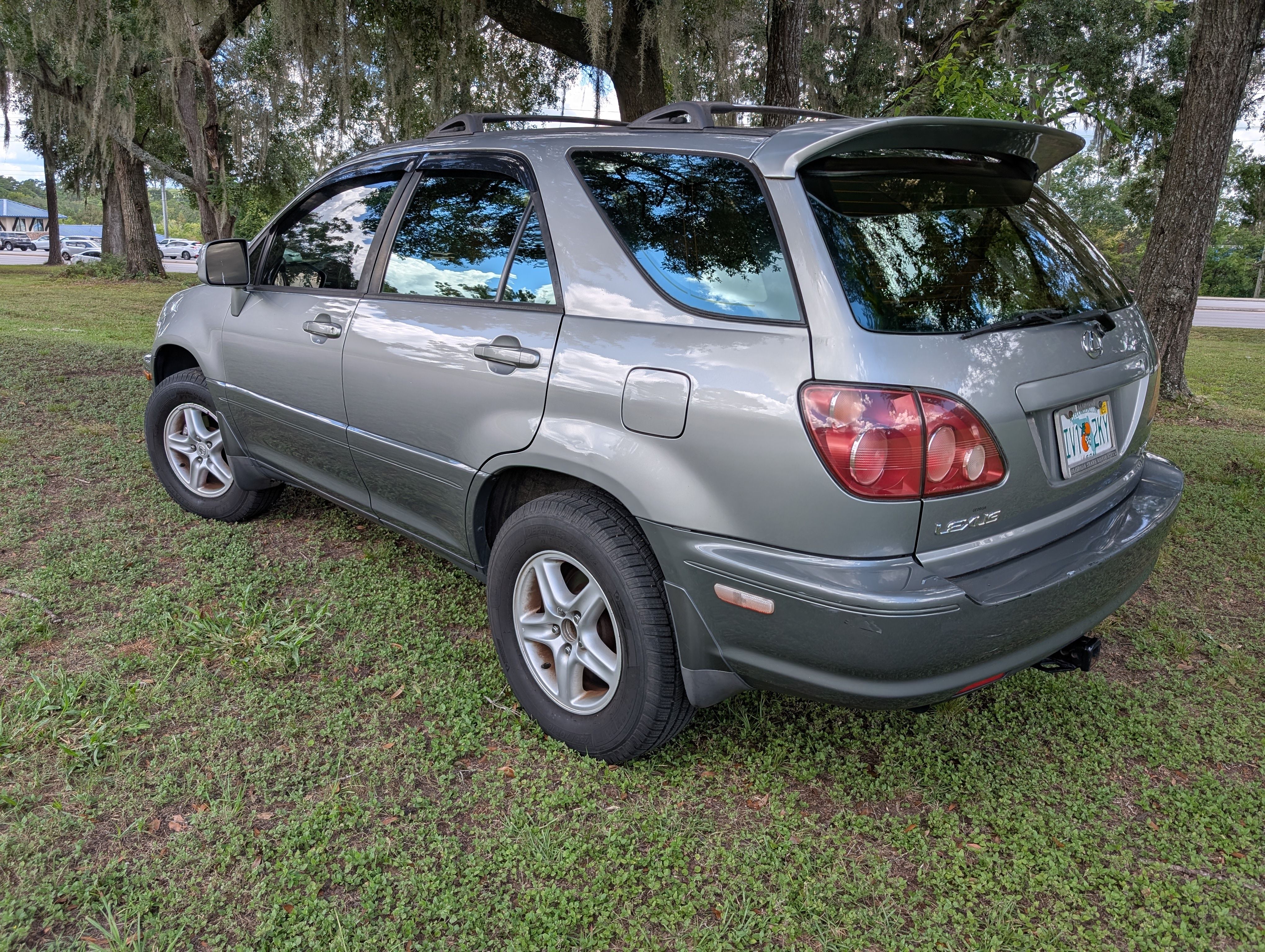 Used 2000 Lexus RX 300 w/ Premium Pkg FWD image 4