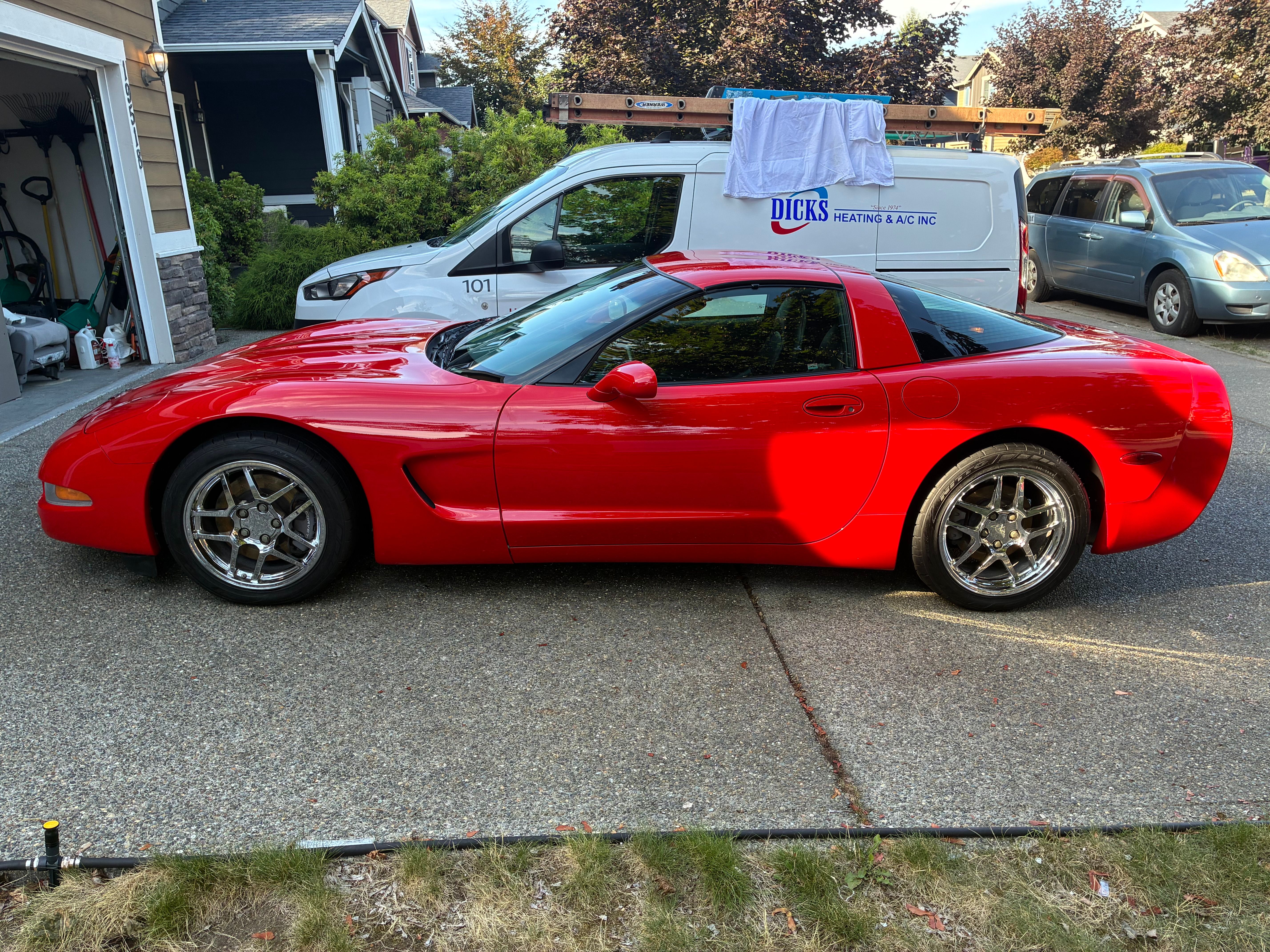 Used 2002 Chevrolet Corvette Coupe RWD image 1