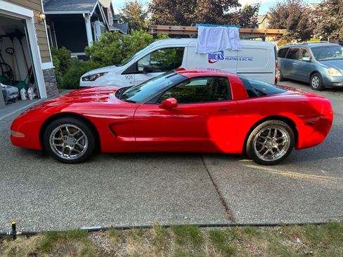 Used 2002 Chevrolet Corvette Coupe RWD image 1