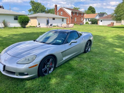 Used 2008 Chevrolet Corvette Coupe w/ Preferred Equipment Group RWD image 2