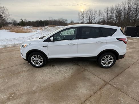 Used 2017 Ford Escape SE image 8