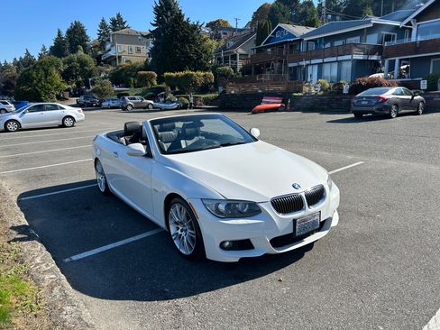 Used 2013 BMW 335i Convertible image 6