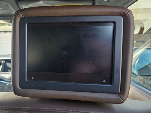 Used 2019 Nissan Armada Platinum w/ Captain's Chairs Package image 12