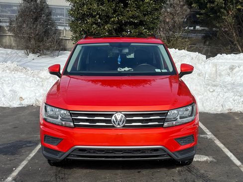 Used 2019 Volkswagen Tiguan SE w/ Panoramic Sunroof Package image 2