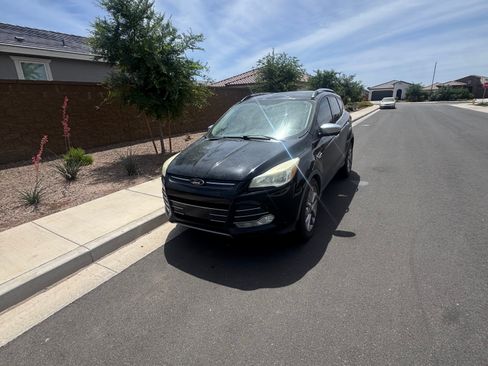 Used 2016 Ford Escape SE w/ SE Chrome Package image 4