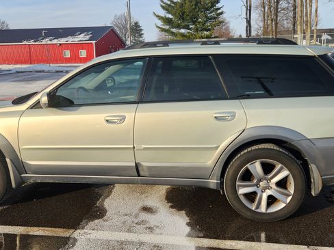 Used 2005 Subaru Outback 3.0R L.L. Bean image 2