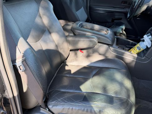 Used 2004 Chevrolet Avalanche 4x4 w/ Preferred Equipment Group image 12