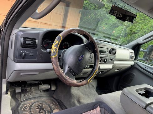 Used 2005 Ford F250 XLT image 4