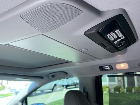 Used 2015 Honda Odyssey Touring Elite image 22