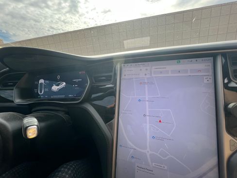 Used 2018 Tesla Model S 75D image 3