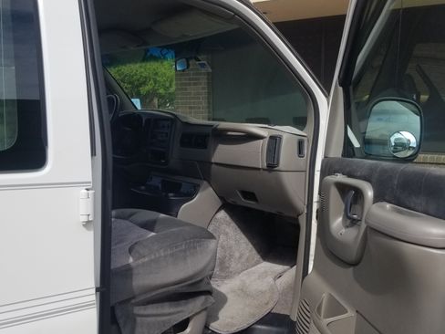 Used 2000 Chevrolet Express 1500 image 20