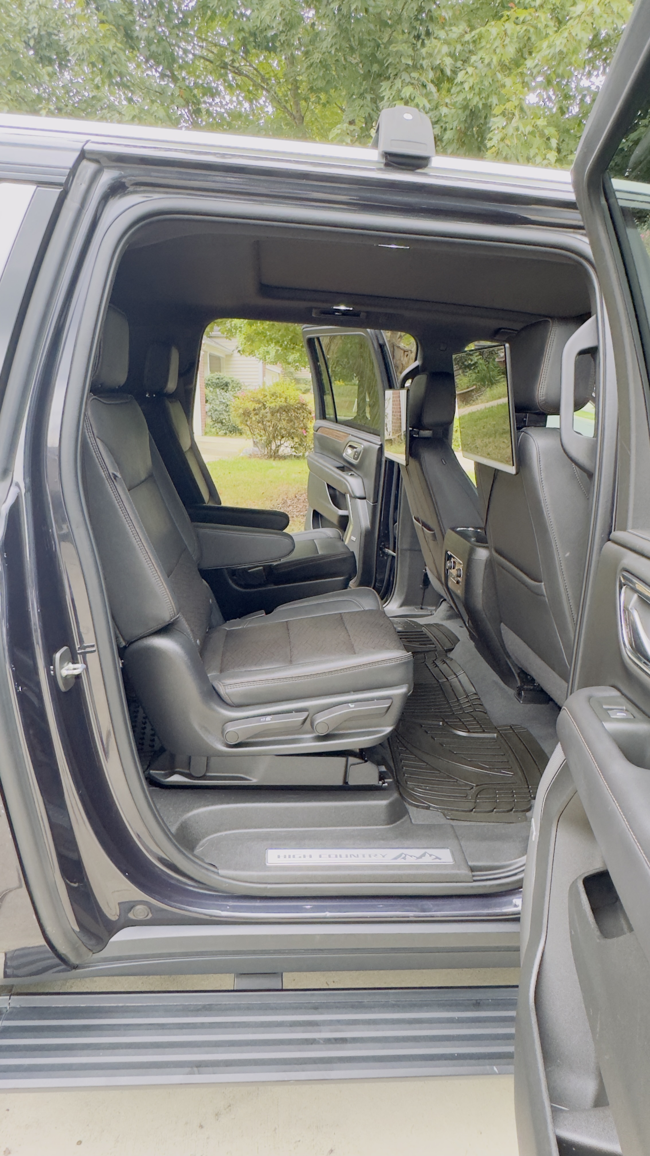 Used 2022 Chevrolet Suburban High Country AWD/4WD image 19