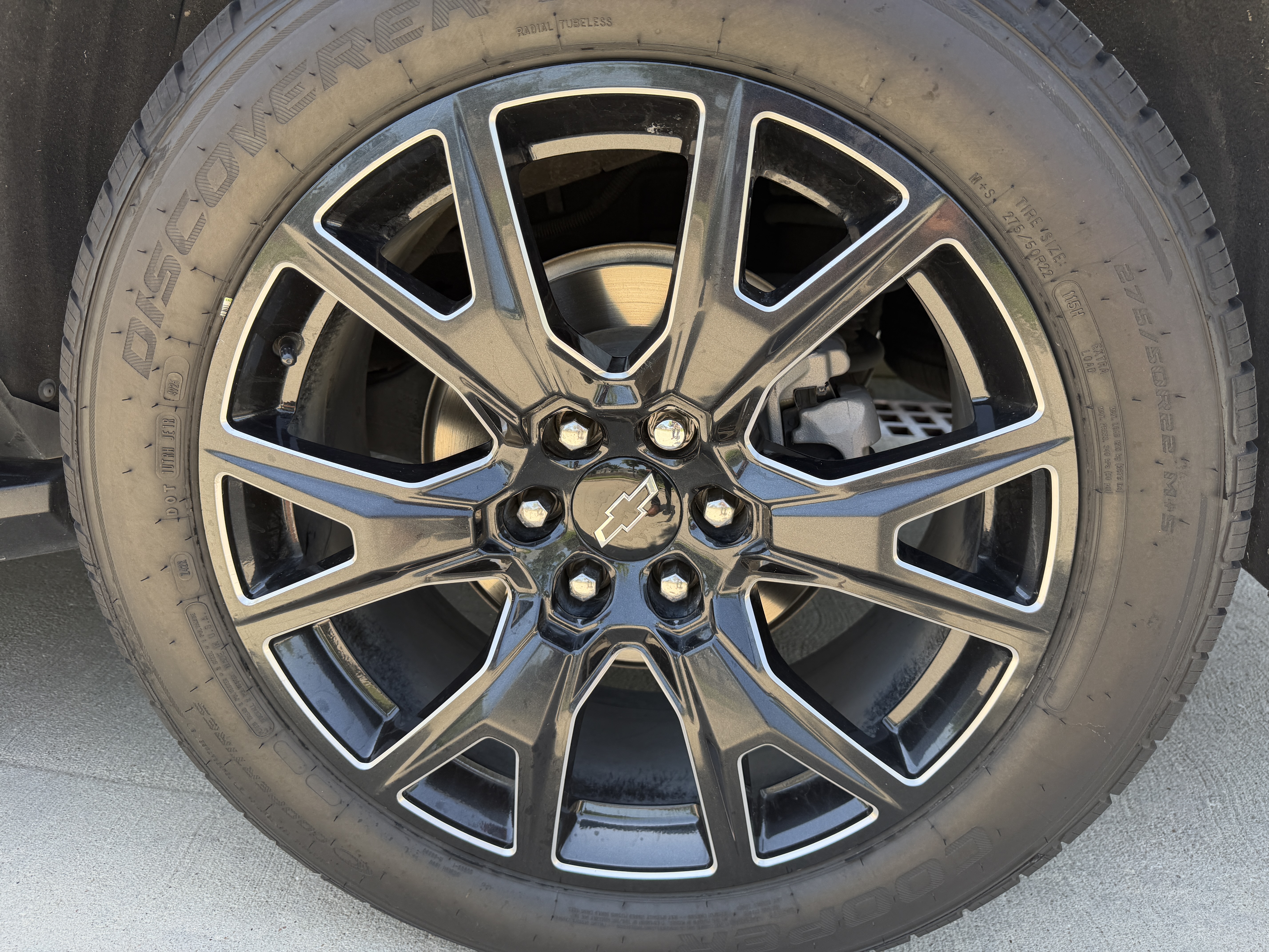 Used 2023 Chevrolet Suburban RST w/ Luxury Package RWD image 6