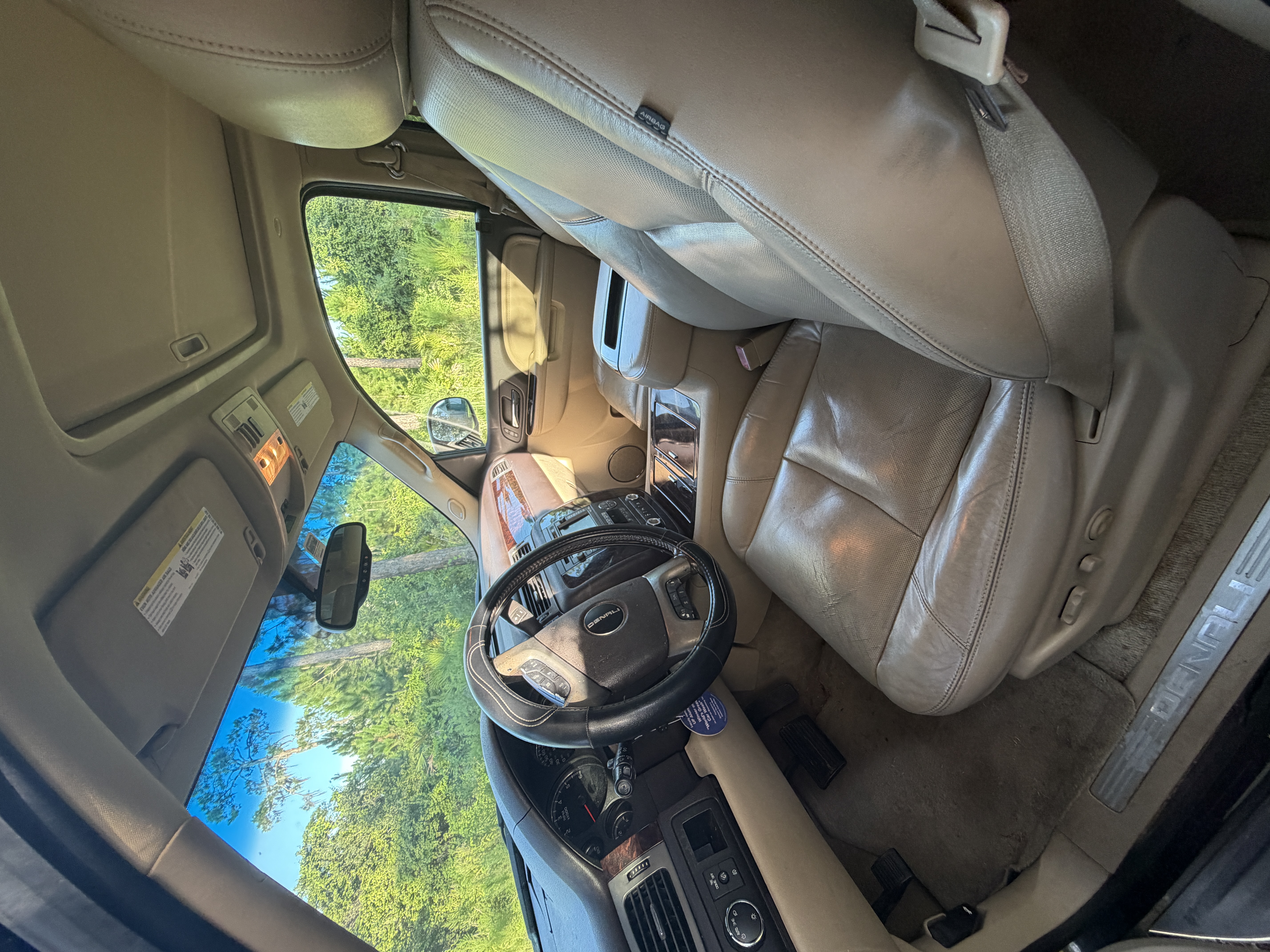 Used 2011 GMC Yukon XL Denali AWD/4WD image 16