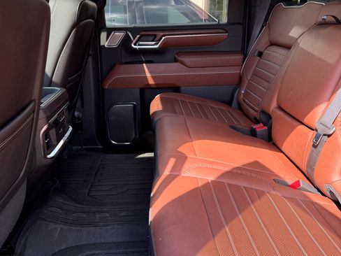 Used 2024 GMC Sierra 2500 Denali Ultimate AWD/4WD image 9