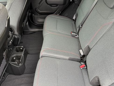 Used 2025 Jeep Wrangler Unlimited Rubicon image 12