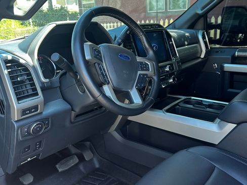 Used 2022 Ford F250 Lariat w/ Black Appearance Package AWD/4WD image 12