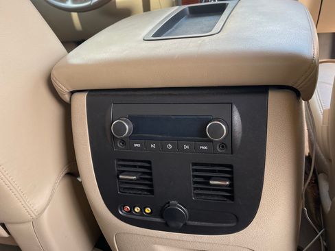 Used 2010 Chevrolet Avalanche LTZ AWD/4WD image 10