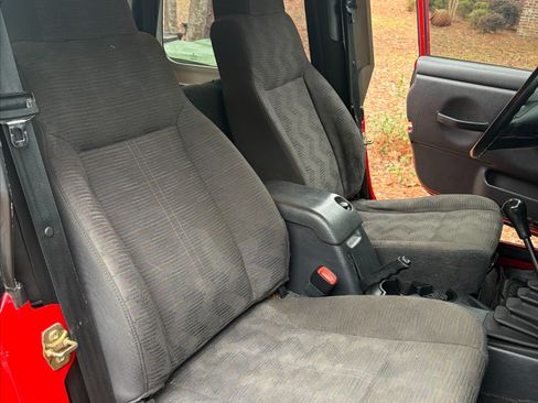 Used 2004 Jeep Wrangler SE image 16