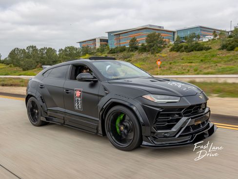 Used 2021 Lamborghini Urus image 1