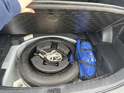 Used 2022 Toyota RAV4 LE image 17