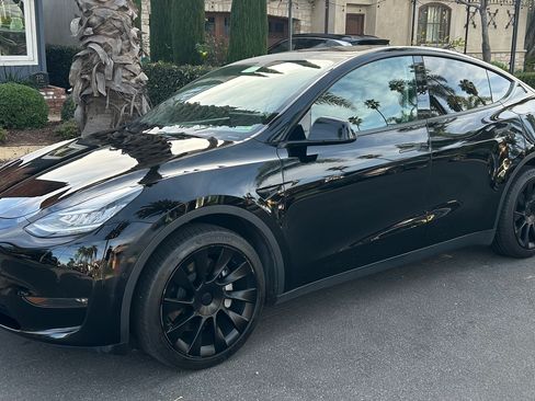 Used 2021 Tesla Model Y Long Range image 2