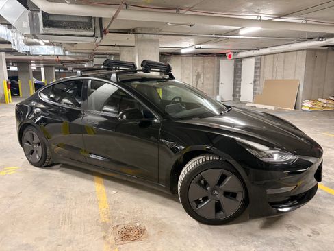 Used 2021 Tesla Model 3 Standard Range Plus image 4